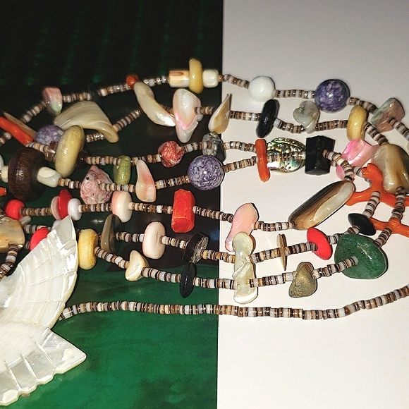 SALE!! Vintage Navajo Heishi Shell Necklace w/ Worn Shells and Stones. - Picture 8 of 12